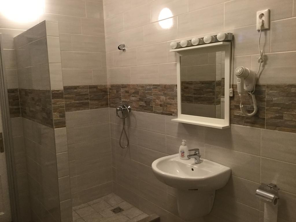 Avas Apartman มิชโคลซ์ ภายนอก รูปภาพ
